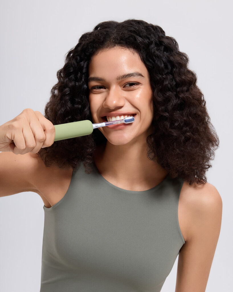 Электрическая зубная щетка - Scene